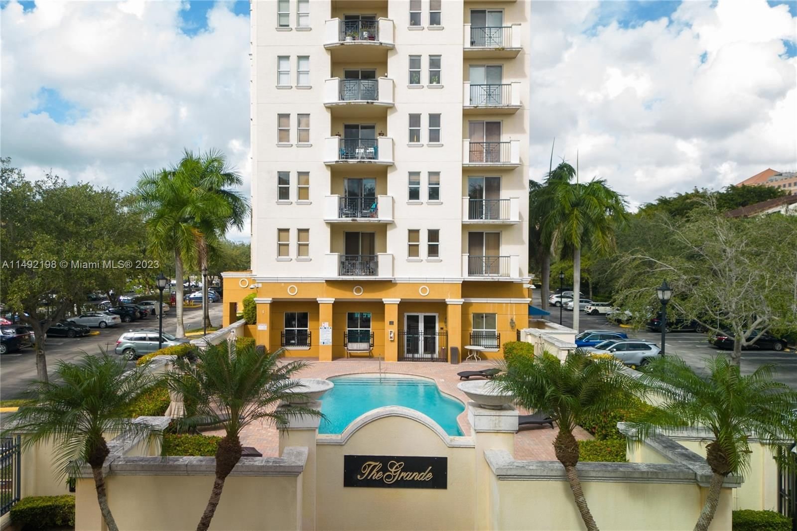 Real estate property located at 9021 94th St #304, Miami-Dade County, THE GRANDE CONDO, Miami, FL