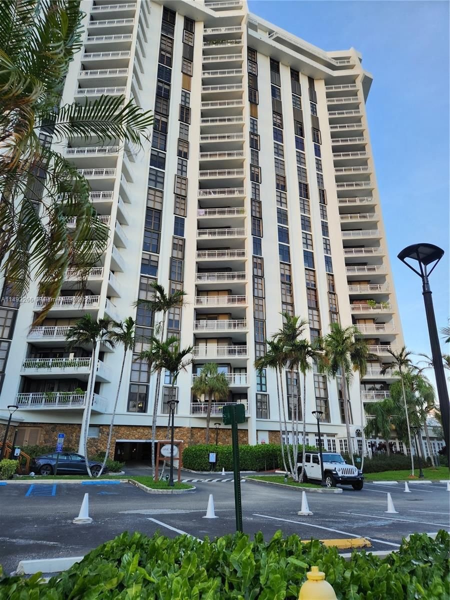 Real estate property located at 4000 Towerside Ter #1911, Miami-Dade County, THE TOWERS OF QUAYSIDE CO, Miami, FL