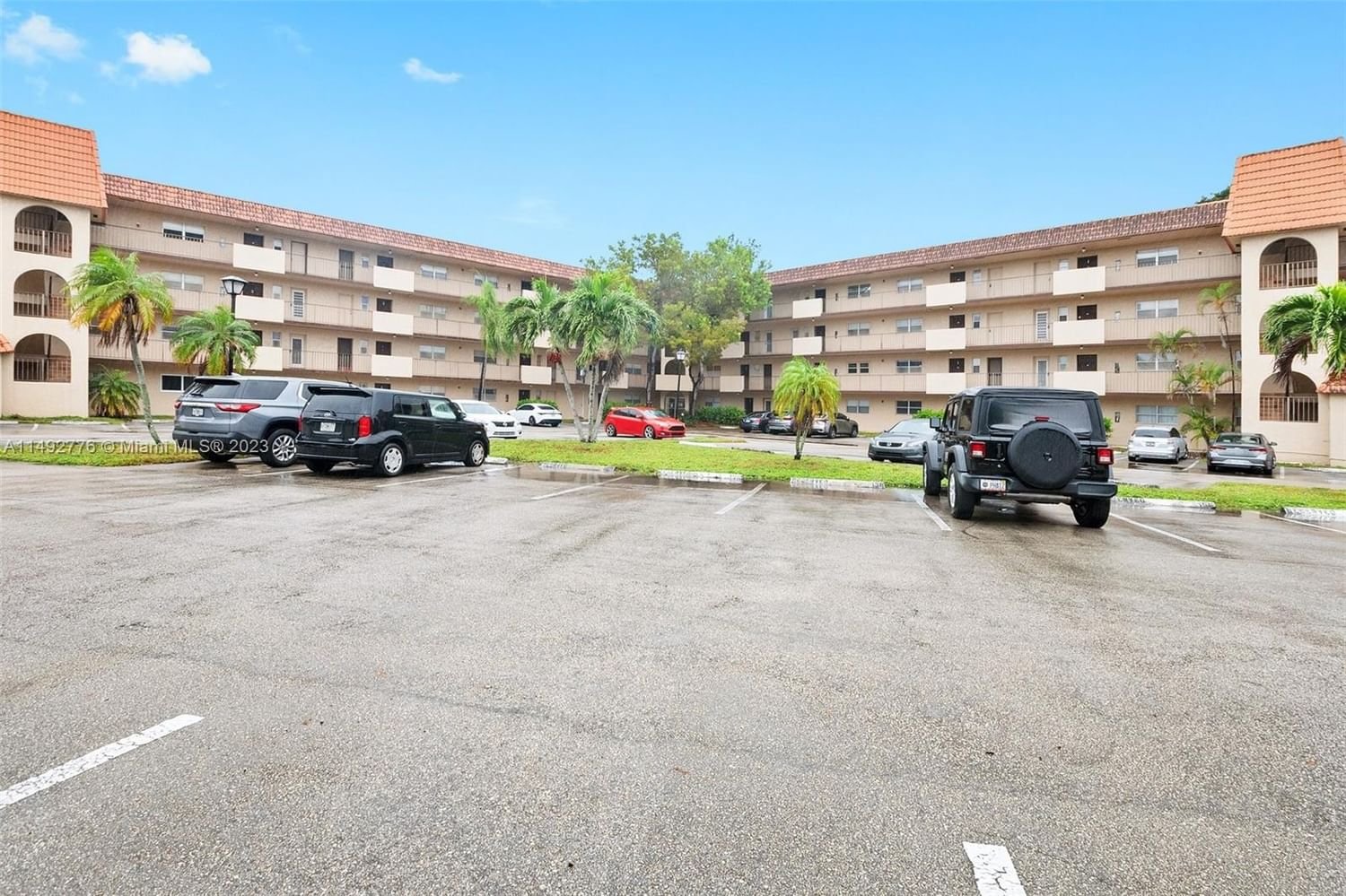 Real estate property located at 6061 Falls Cir Dr #303, Broward County, INVERRARY COUNTRY CLUB, Lauderhill, FL