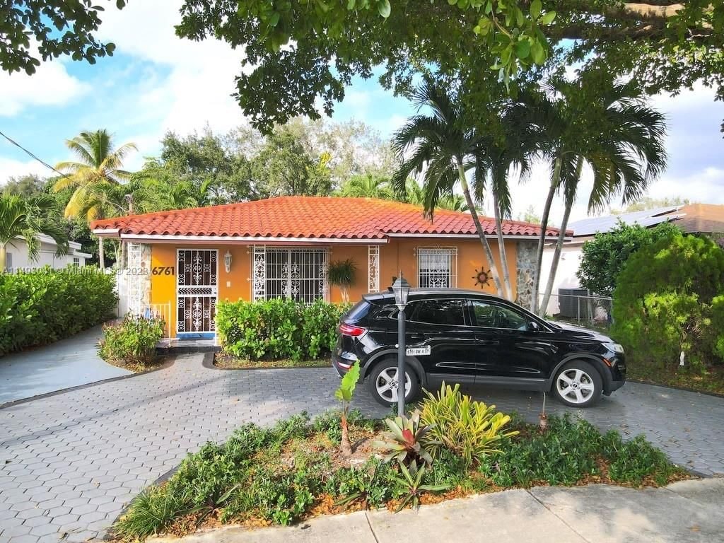Real estate property located at 6761 4 St, Miami-Dade County, FAIRLAWN, Miami, FL