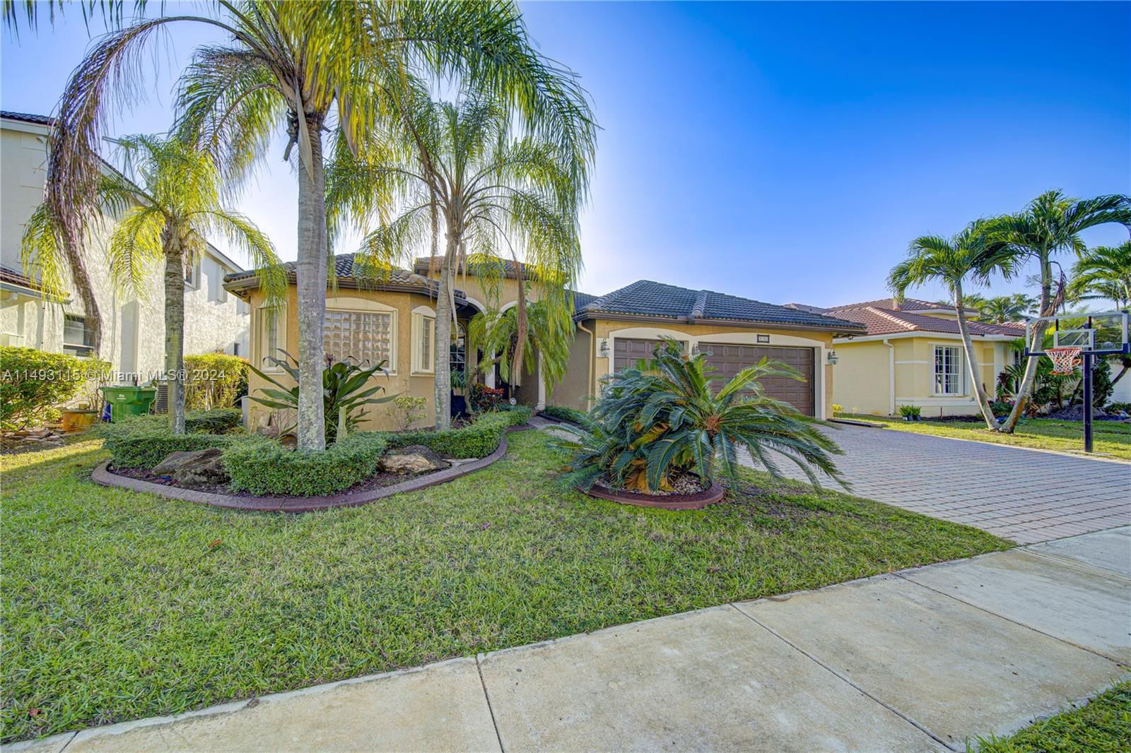 Real estate property located at 3165 189th Ter, Broward County, SUNSET LAKES PLAT ONE, Miramar, FL