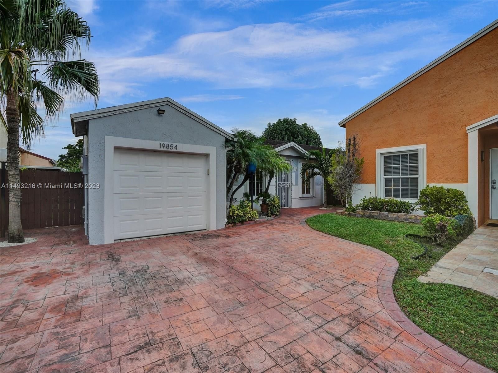 Real estate property located at 19854 64th Pl, Miami-Dade County, COUNTRY LAKE HOMES, Hialeah, FL