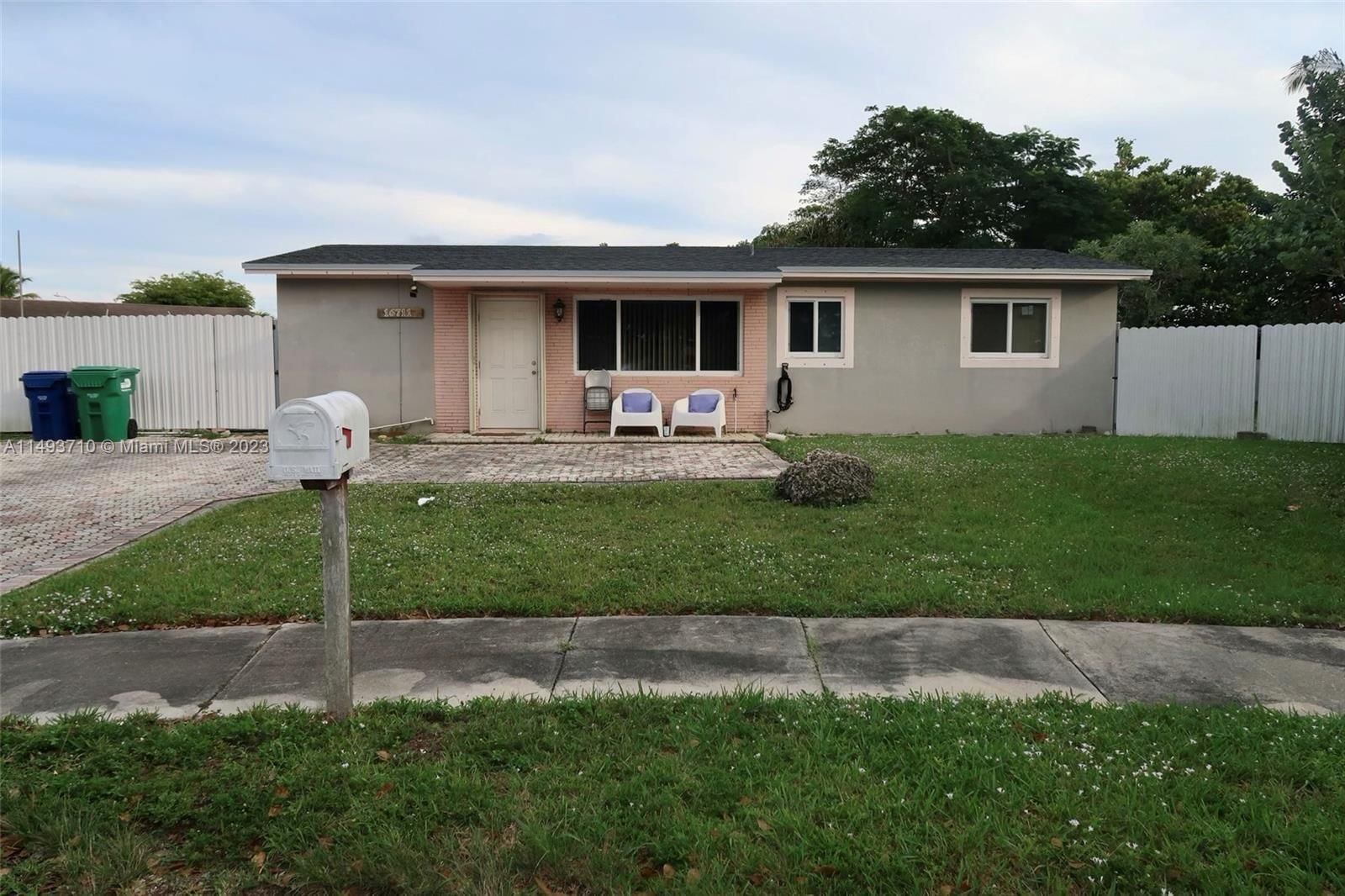 Real estate property located at 16711 73rd Ave, Miami-Dade County, PALM SPRINGS NORTH SEC J, Hialeah, FL