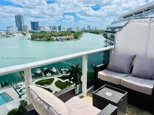 Real estate property located at 900 Bay Dr #1012, Miami-Dade County, KING COLE CONDO, Miami Beach, FL