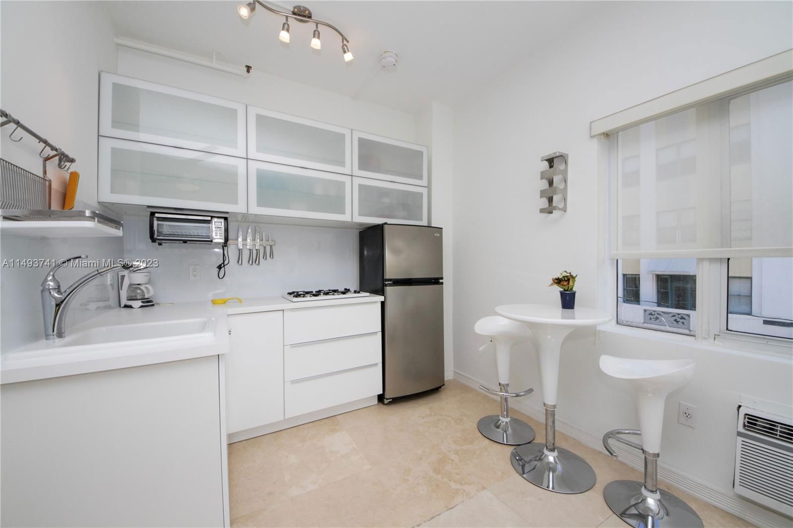 Real estate property located at 255 24th St #307, Miami-Dade County, Mantell Plaza, Miami Beach, FL