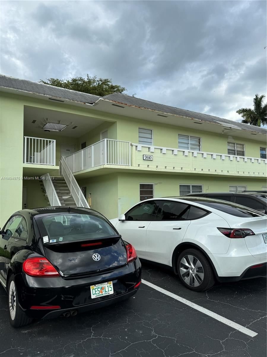 Real estate property located at 7610 82nd St J208, Miami-Dade County, VILLAGE AT DADELAND CONDO, Miami, FL