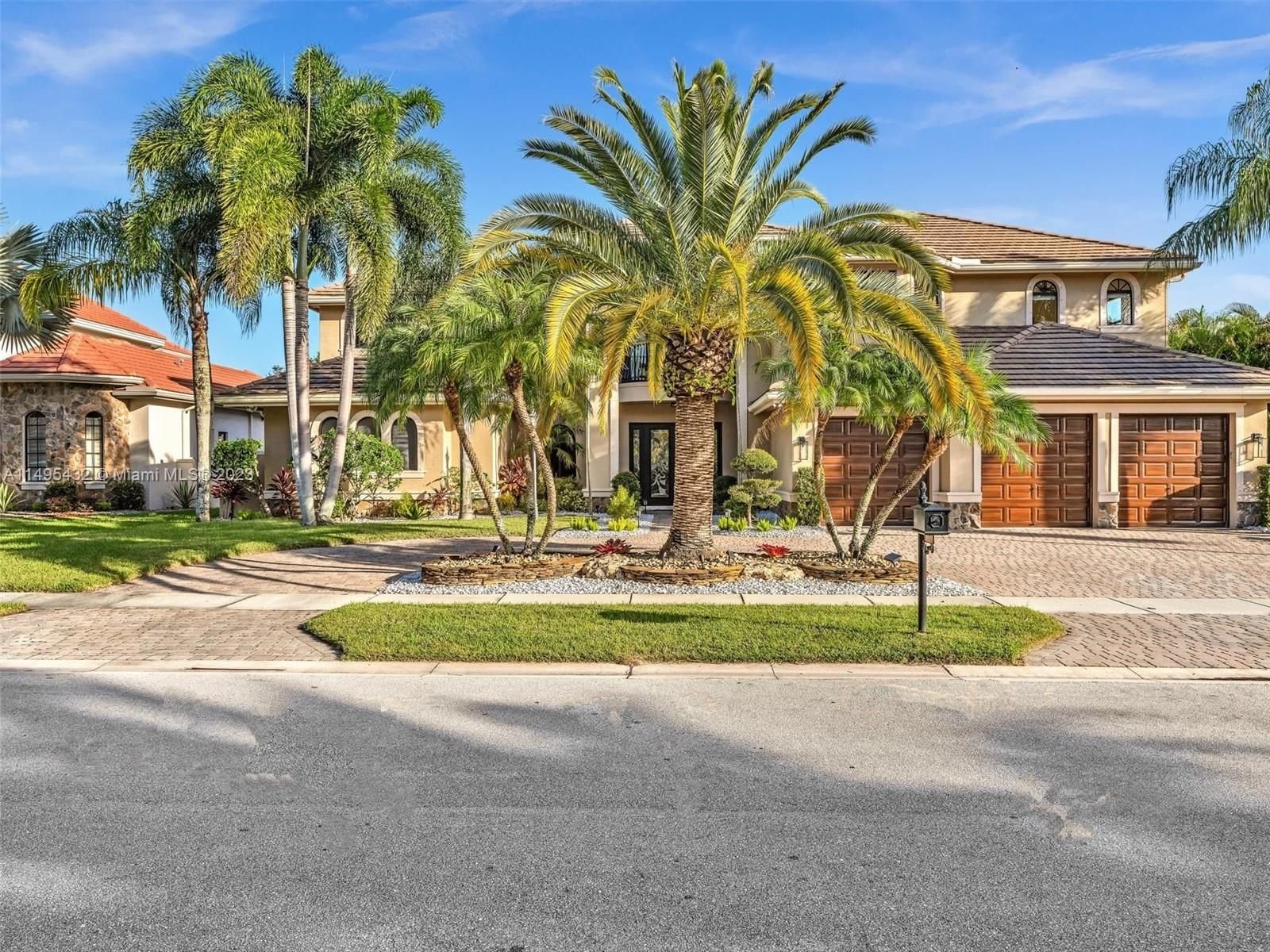 Real estate property located at 10706 Versailles Blvd, Palm Beach County, VERSAILLES, Wellington, FL