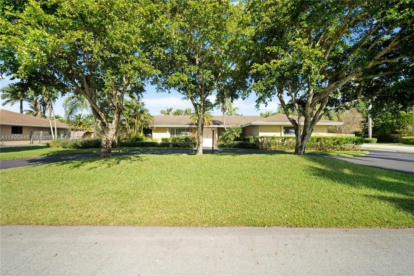 Real estate property located at 10201 141 St, Miami-Dade County, LUSIA R SUB, Miami, FL
