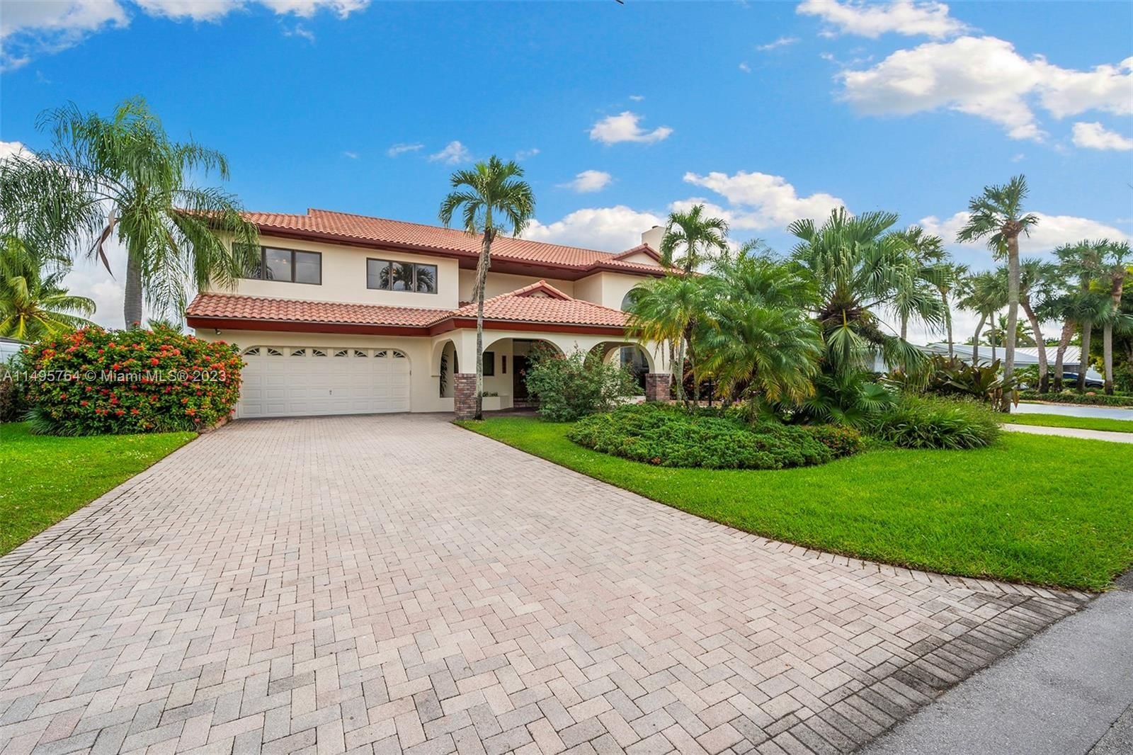 Real estate property located at 19441 Saint Andrews Dr, Miami-Dade County, COUNTRY CLUB OF MIAMI EST, Hialeah, FL