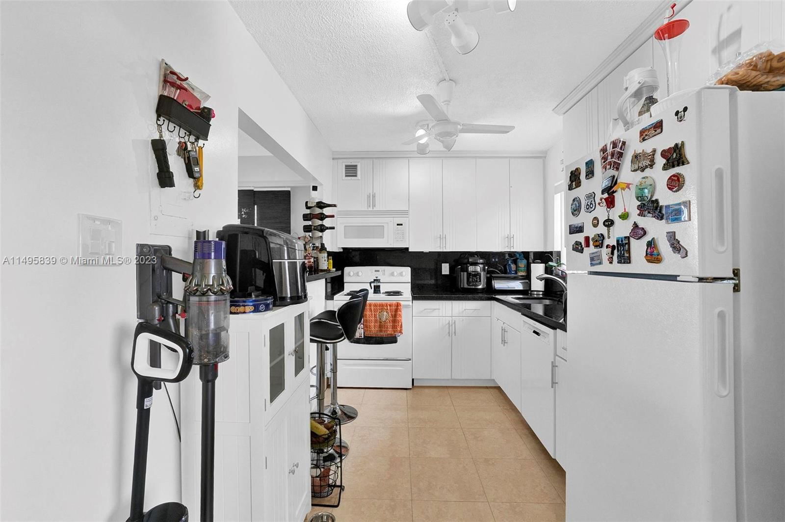 Real estate property located at 7620 Carlyle Ave #401, Miami-dade, Carlyle Plaza Condo, Miami Beach, FL