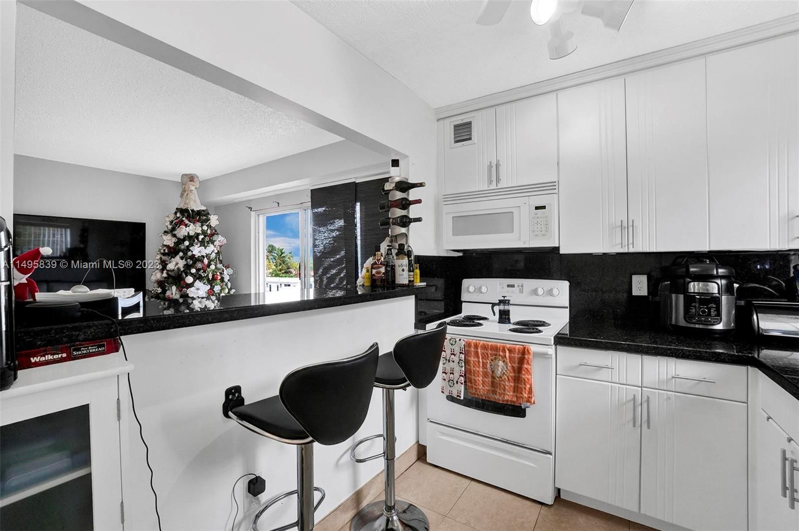 Real estate property located at 7620 Carlyle Ave #401, Miami-dade, Carlyle Plaza Condo, Miami Beach, FL