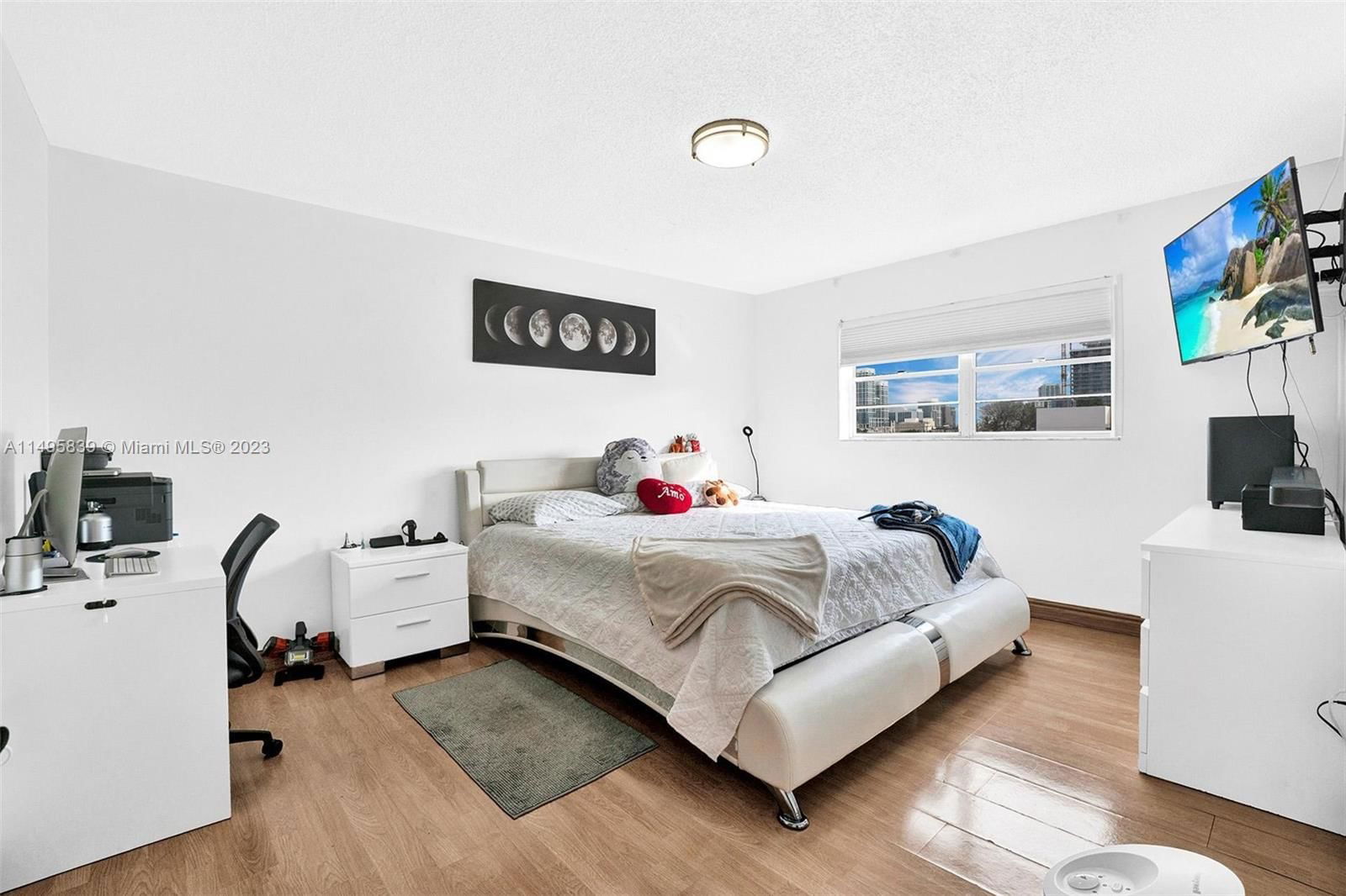 Real estate property located at 7620 Carlyle Ave #401, Miami-dade, Carlyle Plaza Condo, Miami Beach, FL