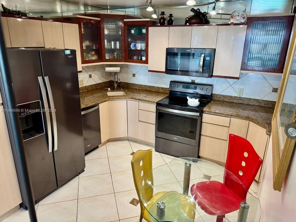 Real estate property located at 2101 Ocean Dr #2201, Broward, Quadomain Tower I And Iv, Hollywood, FL