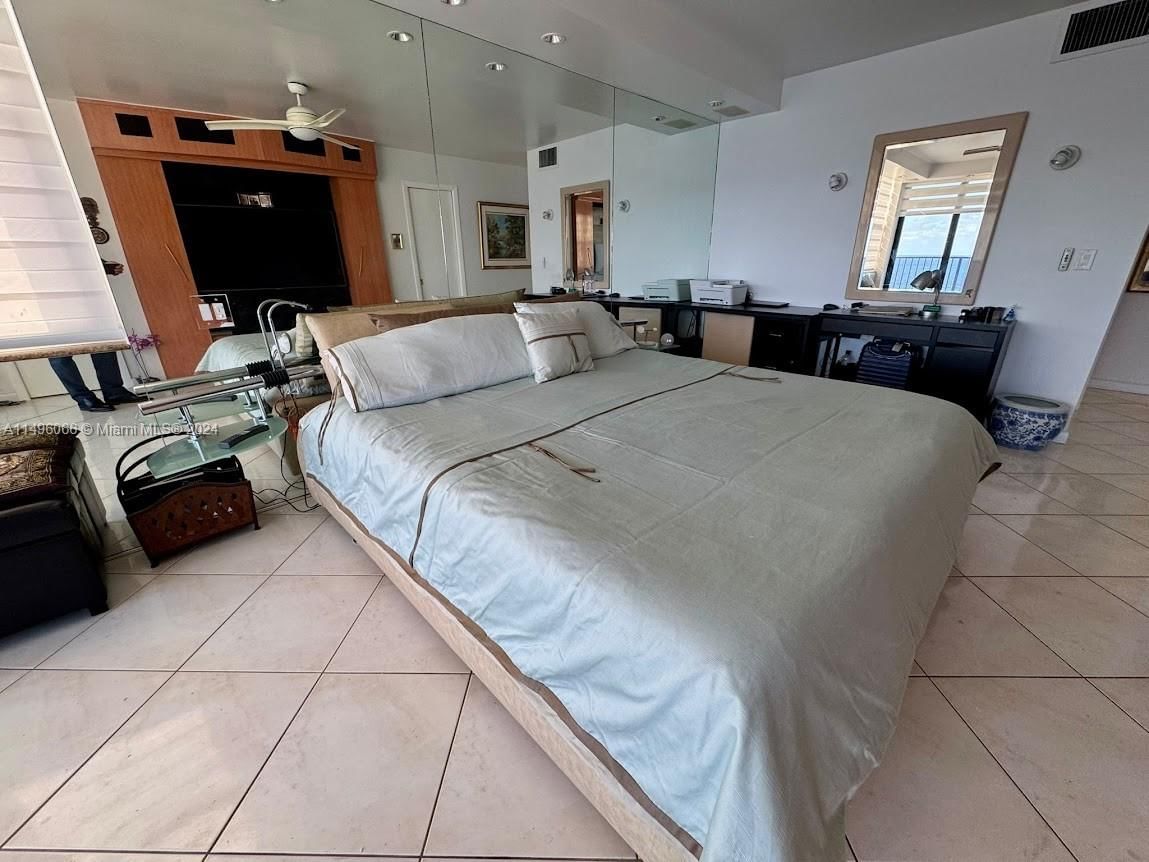 Real estate property located at 2101 Ocean Dr #2201, Broward, Quadomain Tower I And Iv, Hollywood, FL