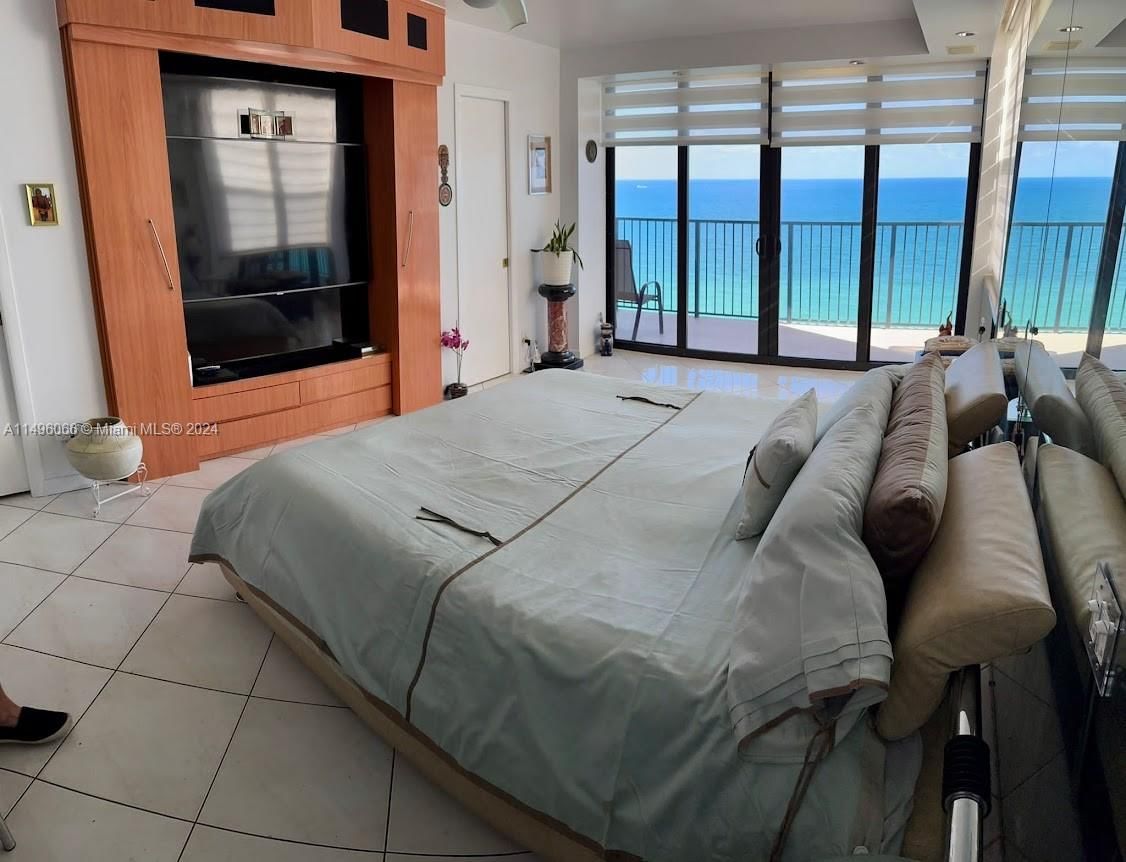 Real estate property located at 2101 Ocean Dr #2201, Broward, Quadomain Tower I And Iv, Hollywood, FL