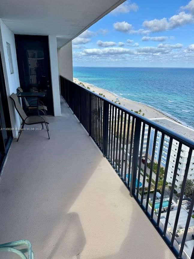 Real estate property located at 2101 Ocean Dr #2201, Broward, Quadomain Tower I And Iv, Hollywood, FL