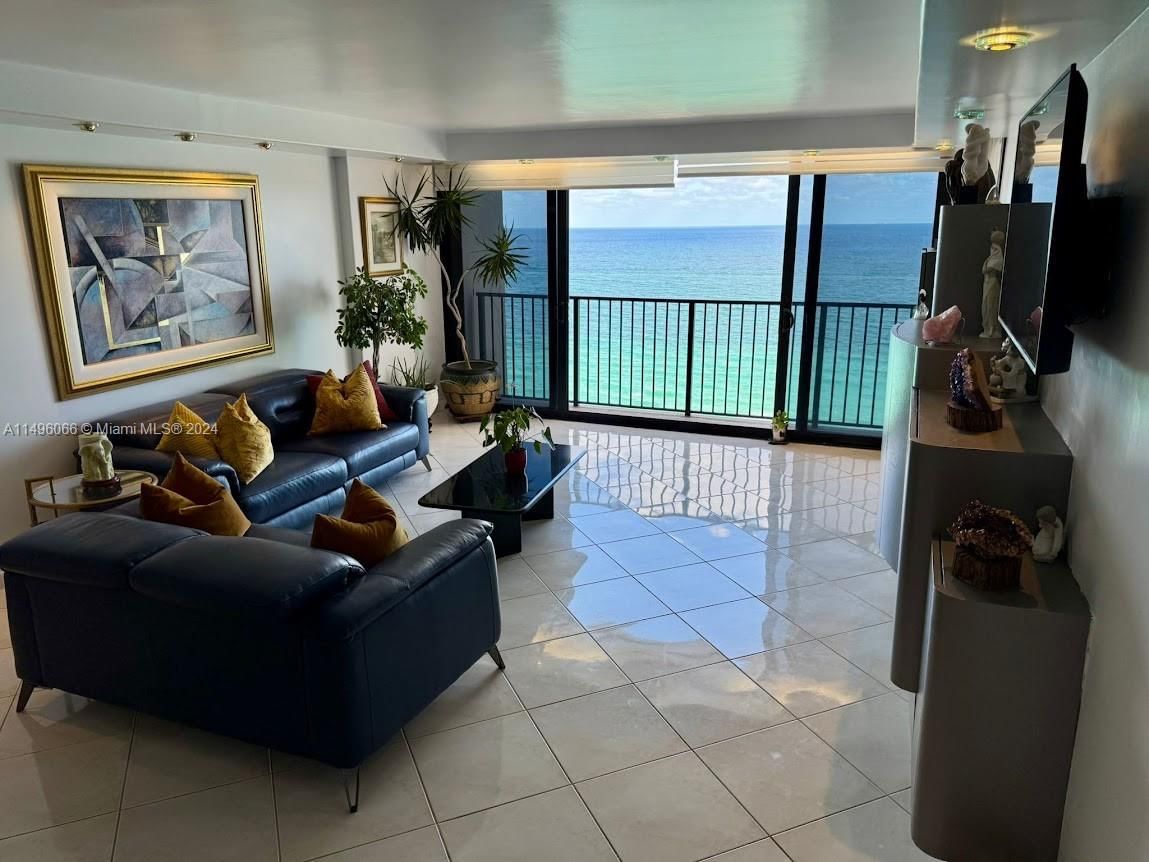 Real estate property located at 2101 Ocean Dr #2201, Broward, Quadomain Tower I And Iv, Hollywood, FL