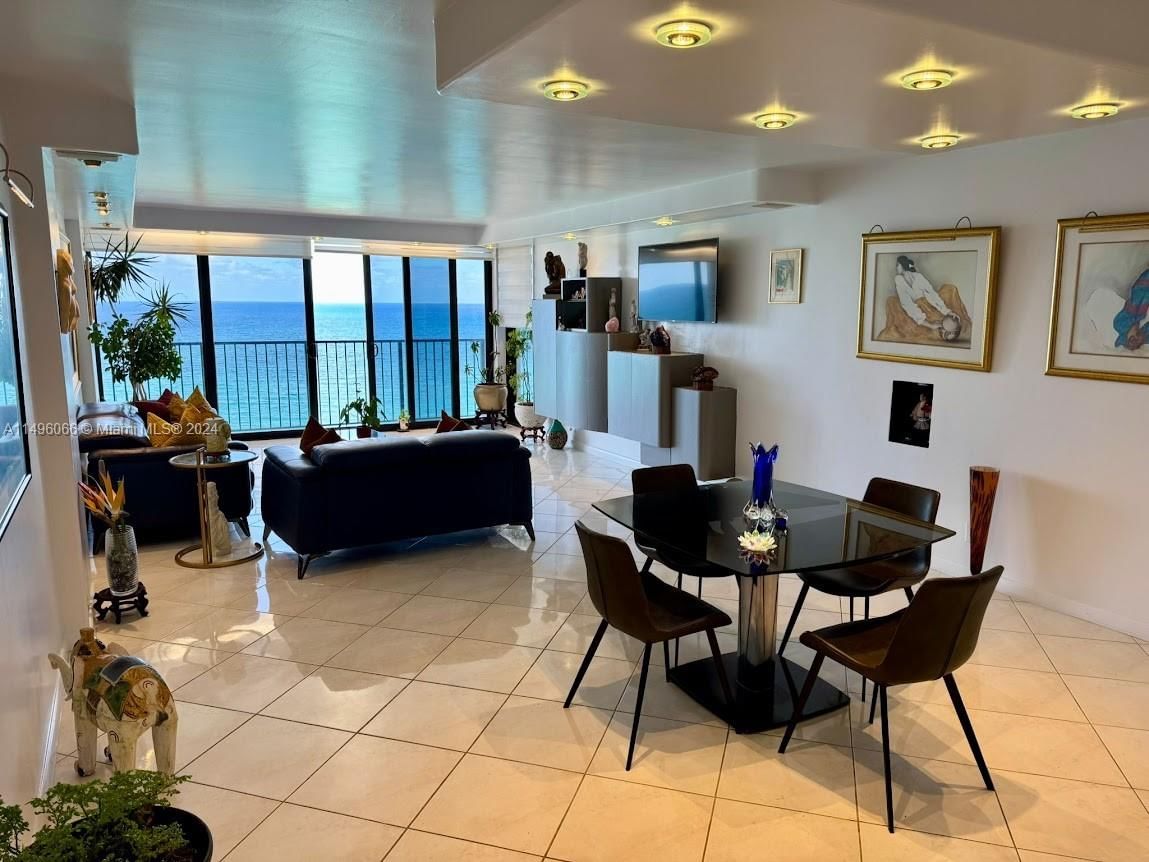 Real estate property located at 2101 Ocean Dr #2201, Broward, Quadomain Tower I And Iv, Hollywood, FL