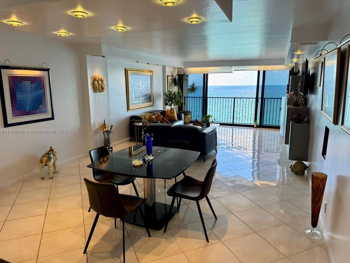 Real estate property located at 2101 Ocean Dr #2201, Broward, Quadomain Tower I And Iv, Hollywood, FL