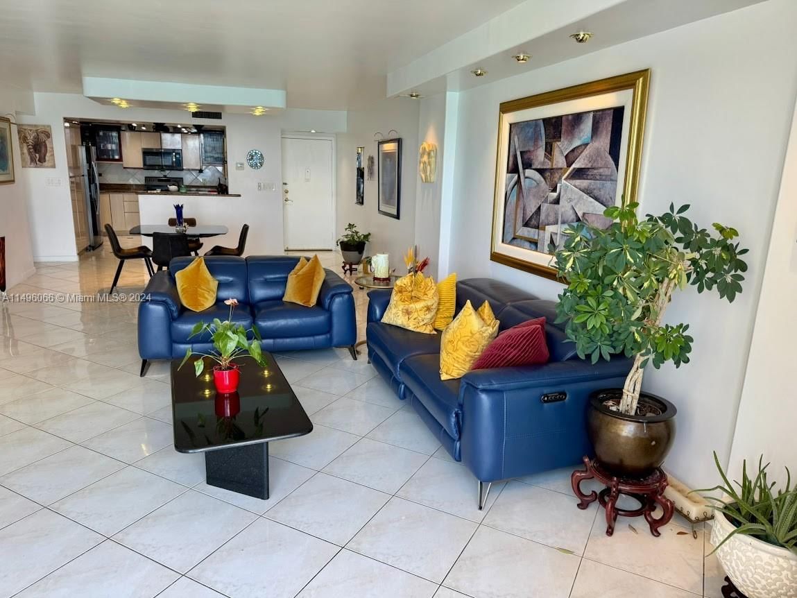 Real estate property located at 2101 Ocean Dr #2201, Broward, Quadomain Tower I And Iv, Hollywood, FL