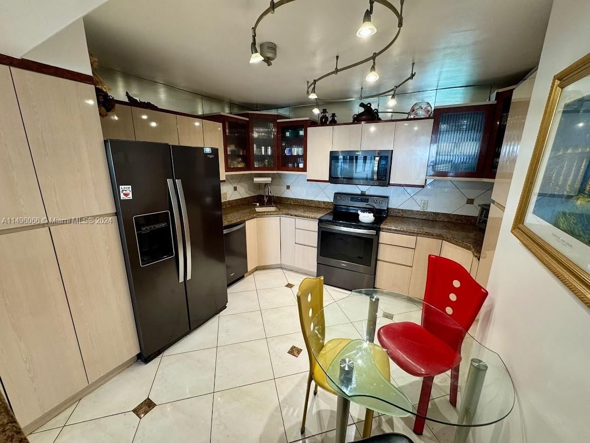 Real estate property located at 2101 Ocean Dr #2201, Broward, Quadomain Tower I And Iv, Hollywood, FL