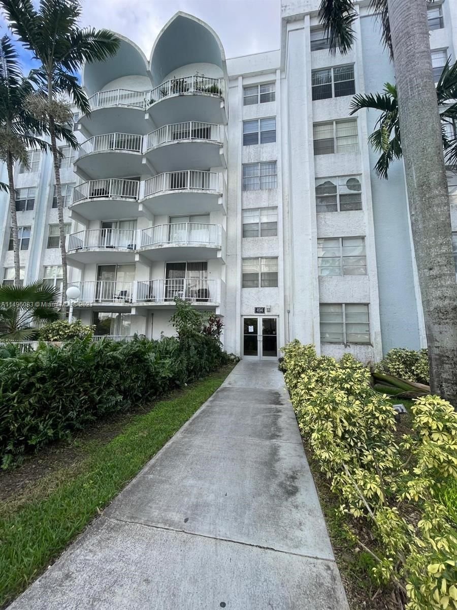 Real estate property located at 494 165th St Rd C-105, Miami-Dade County, MONTECARLO CONDO, Miami, FL