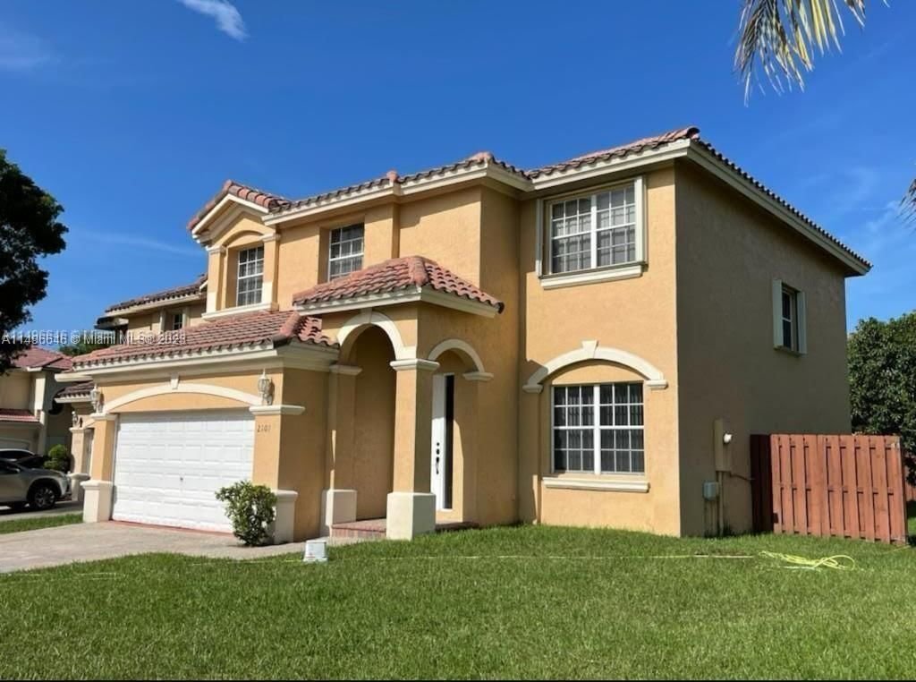 Real estate property located at 2101 100th Ave, Broward County, LAKES AT PEMBROKE, Pembroke Pines, FL