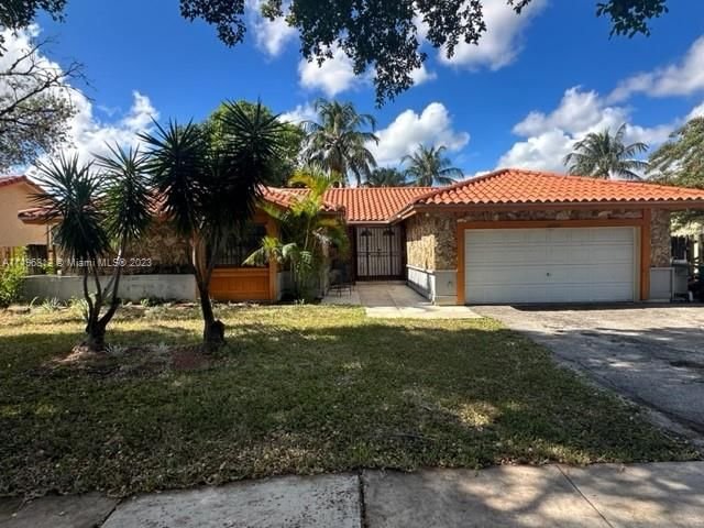 Real estate property located at 20030 65th Ct, Miami-Dade County, COUNTRY LAKE MANORS SEC 2, Hialeah, FL