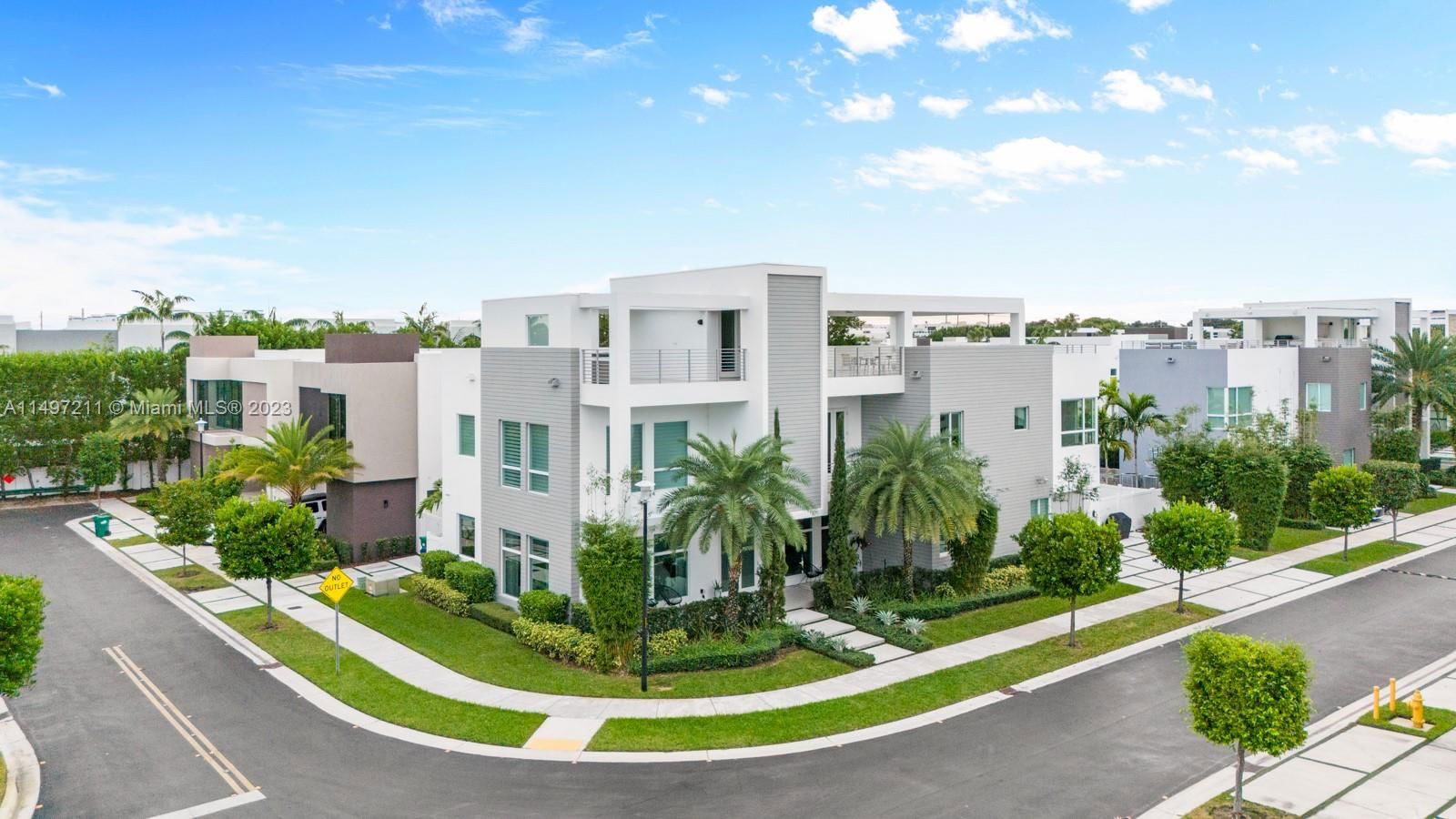 Real estate property located at 6820 104th Ct, Miami-Dade County, GRAND FLORIDIAN ESTATES, Doral, FL