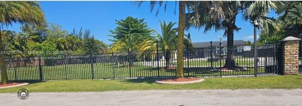 Real estate property located at 15305 209th Ave, Miami-Dade County, INTERIM-AWAIT SPECIFIC ZON, Miami, FL