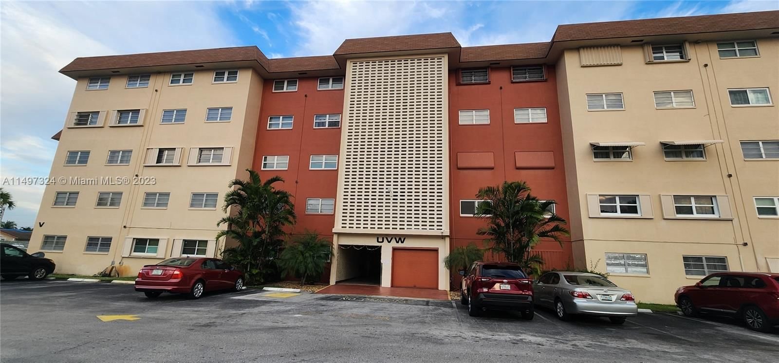 Real estate property located at 5300 Washington St V412, Broward County, BEVERLY HILLS CONDO NUMBE, Hollywood, FL