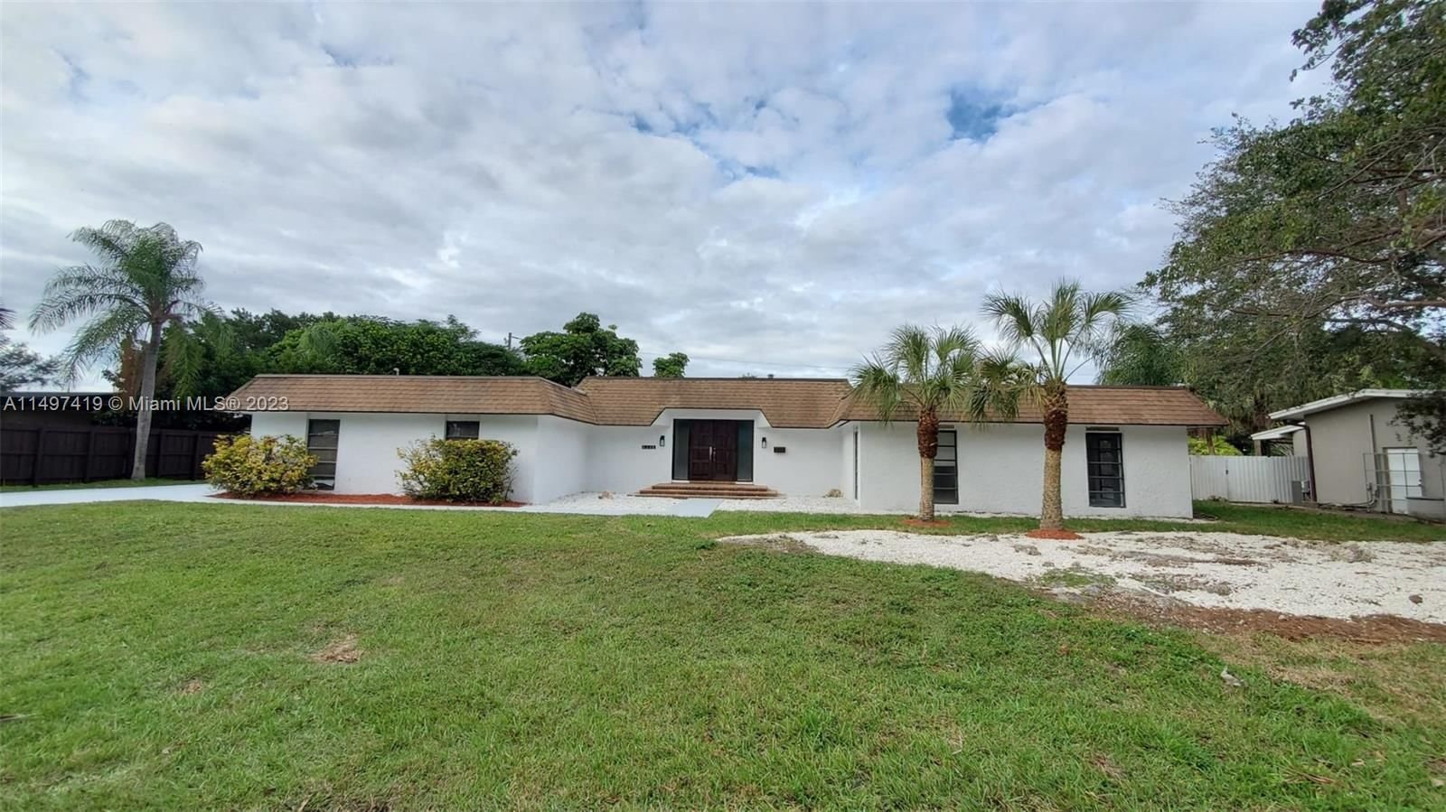 Real estate property located at 8345 184th Ter, Miami-Dade County, OMNI ESTS, Cutler Bay, FL