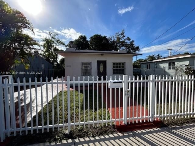 Real estate property located at 1776 51st Ter, Miami-Dade County, FLORAL PK 1ST AMD, Miami, FL
