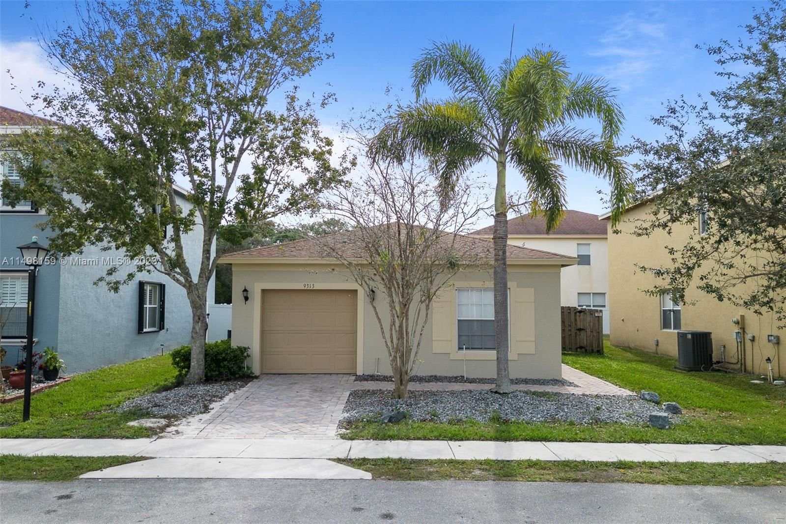 Real estate property located at 9313 Natures Way, St Lucie County, PALM BREEZES CLUB, Fort Pierce, FL