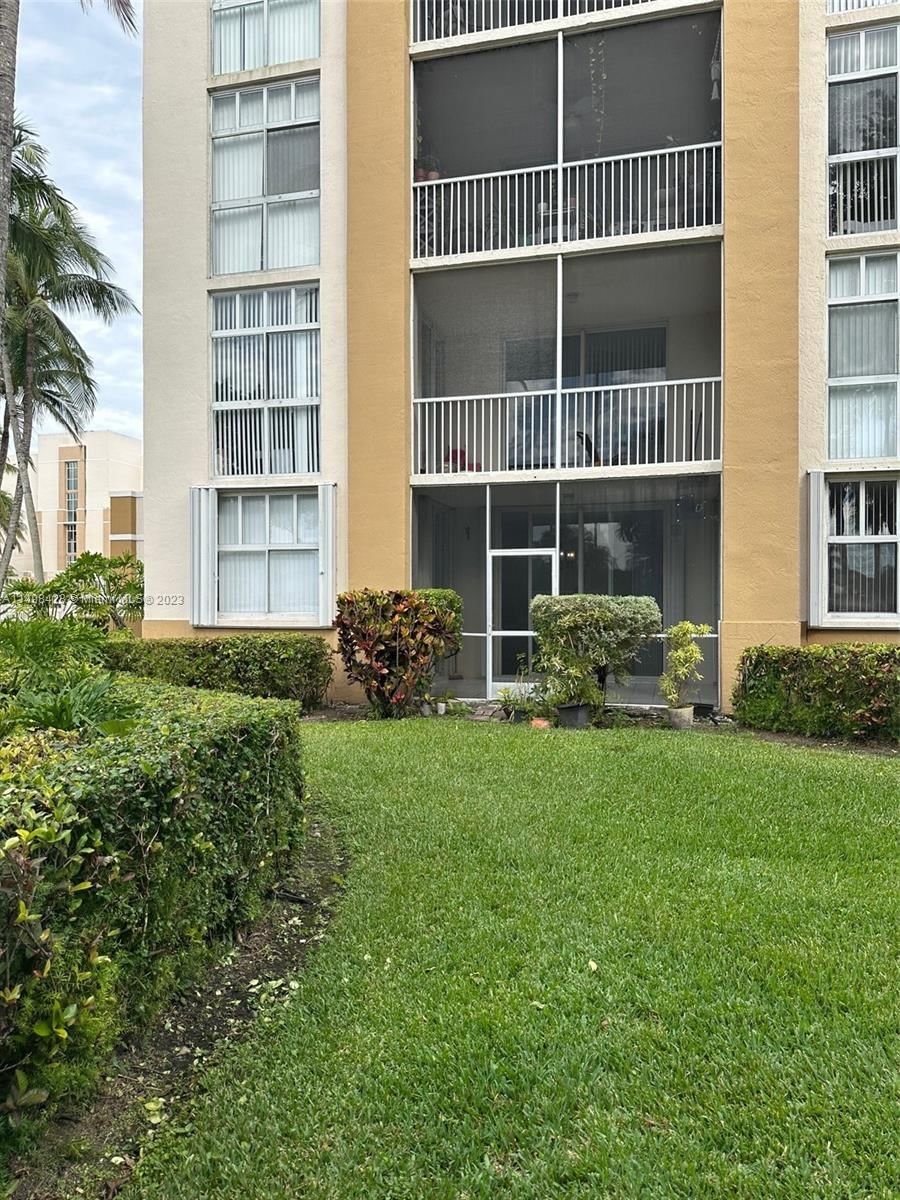 Real estate property located at 9805 52nd St #105, Miami-Dade County, DORAL HOUSE CONDO NO 2, Doral, FL