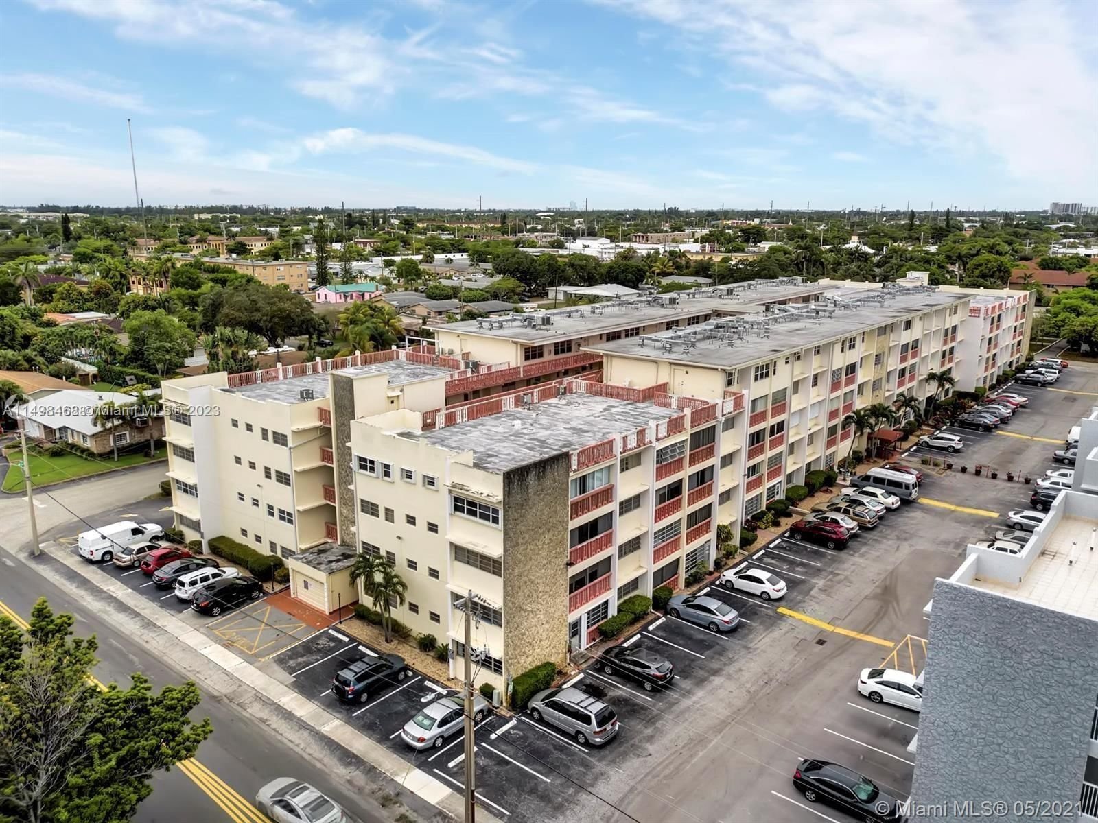 Real estate property located at 215 3rd Ave #102B, Broward County, FIRST GULFSTREAM GARDEN, Hallandale Beach, FL