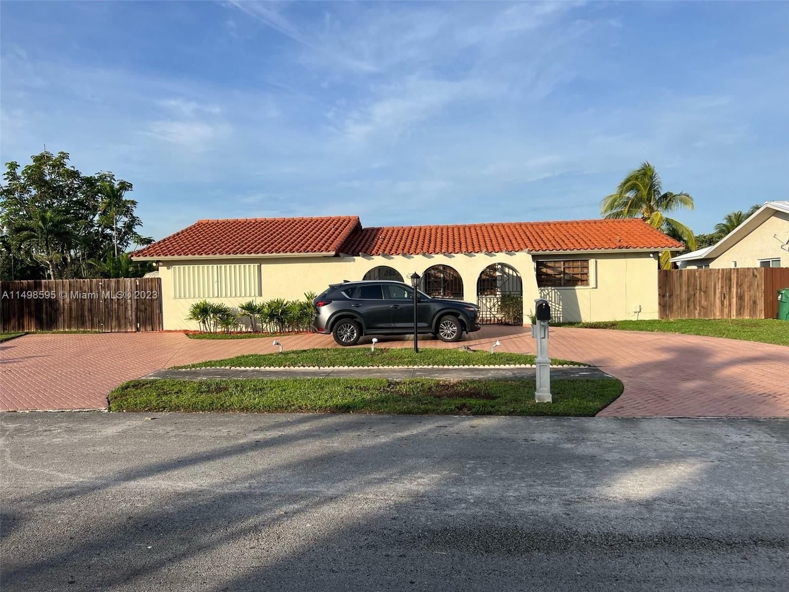 Real estate property located at 6700 107th Ct, Miami-Dade County, GOLDEN WEST, Miami, FL