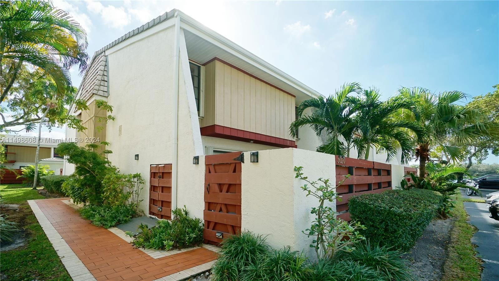 Real estate property located at 3020 Oaktree Ln #288, Broward, FAMILY TOWNHOUSES OF THE, Hollywood, FL