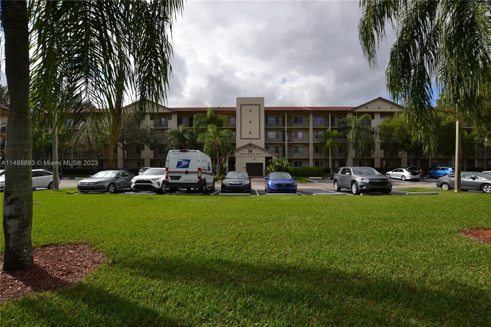 Real estate property located at 800 142nd Ave #401N, Broward County, SUFFOLK AT CENTURY VILLAG, Pembroke Pines, FL