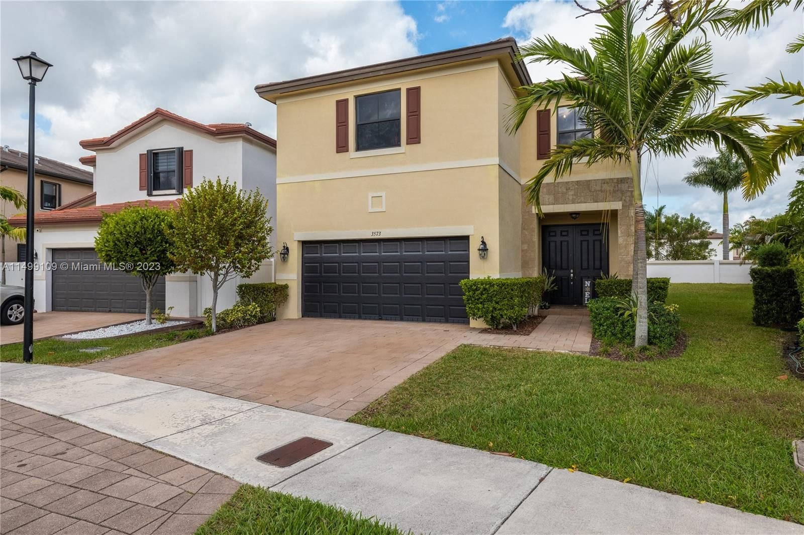 Real estate property located at 3573 106th Ter, Miami-Dade County, Aquabella Section 2, Hialeah, FL