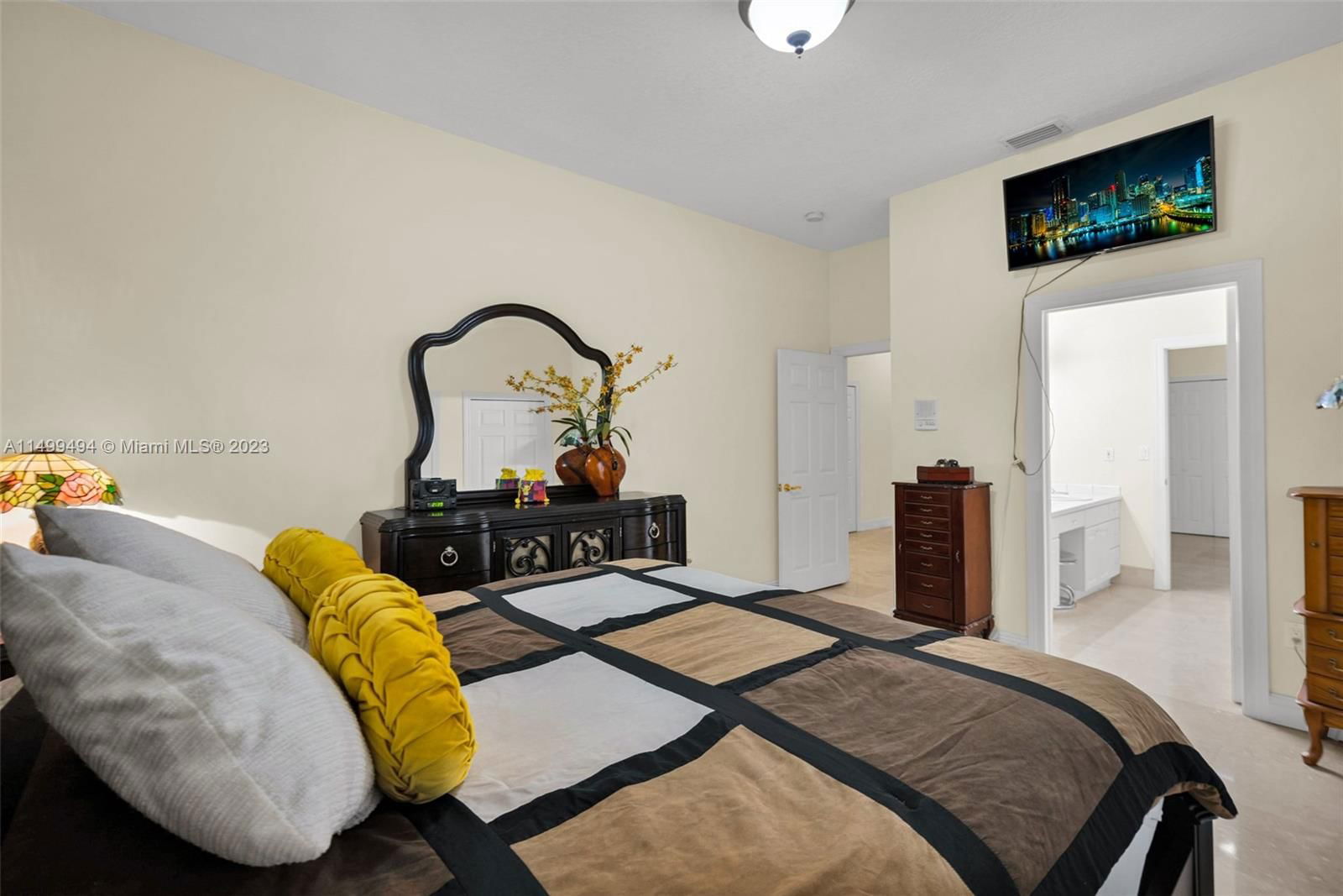 Real estate property located at 5750 67th Ave, Miami-dade, Beverly Hills, South Miami, FL
