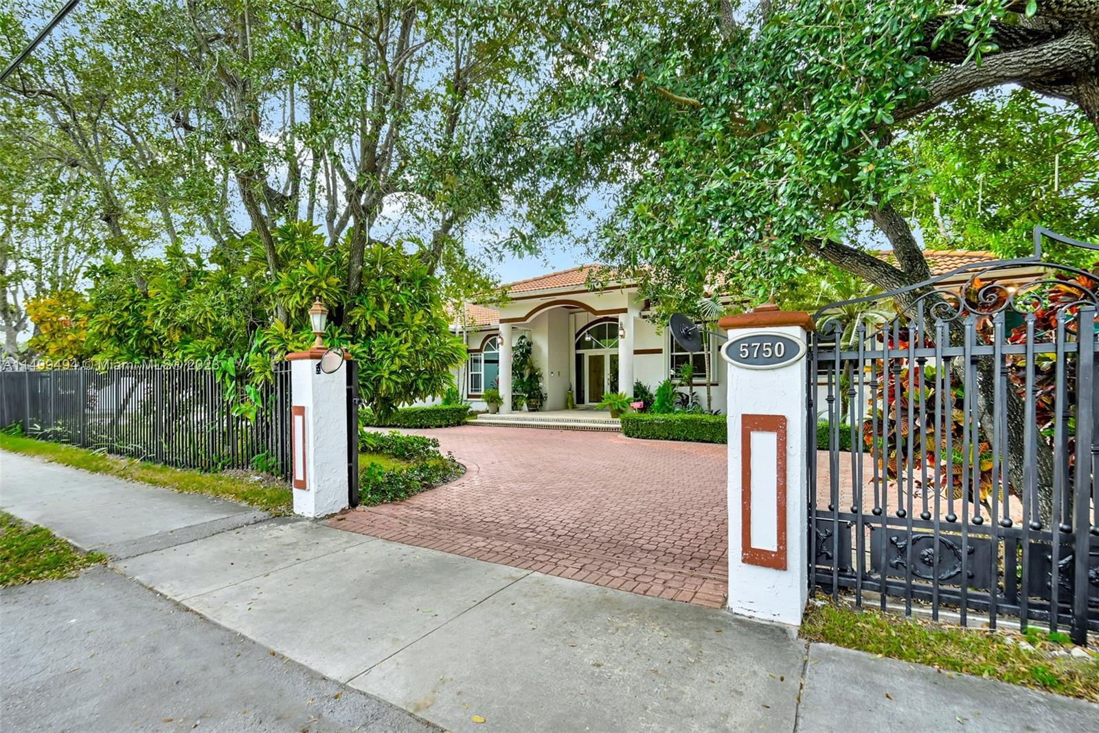 Real estate property located at 5750 67th Ave, Miami-dade, Beverly Hills, South Miami, FL