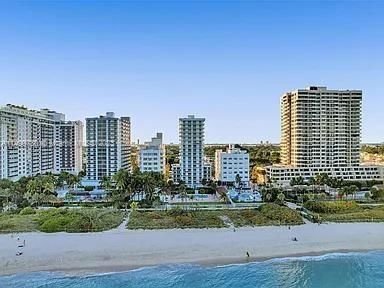 Real estate property located at 2457 Collins Ave #408, Miami-Dade County, THE ROYAL CLUB CONDO, Miami Beach, FL