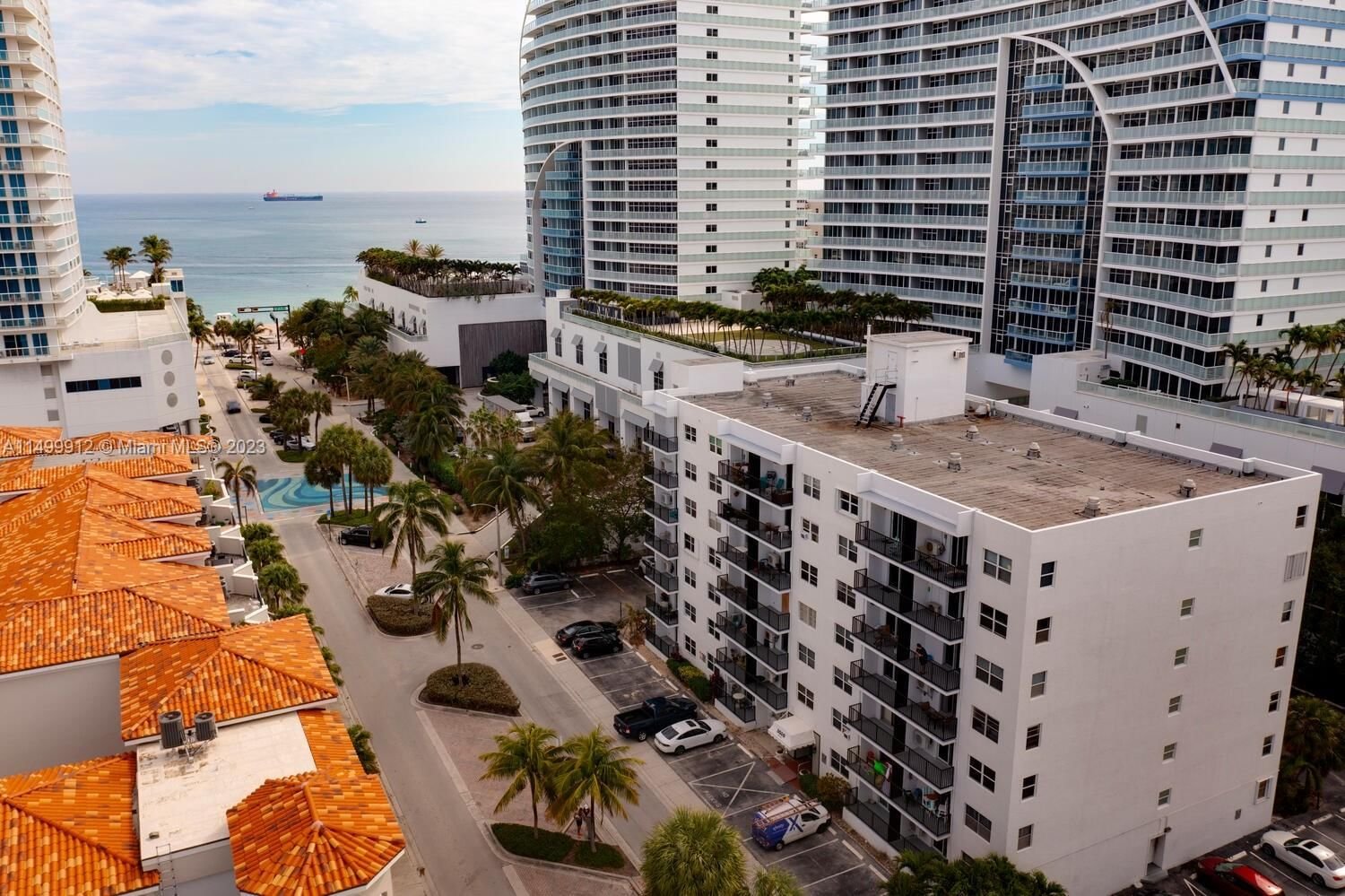Real estate property located at 3000 Riomar St #102, Broward County, LEISURE HOUSE CONDO, Fort Lauderdale, FL