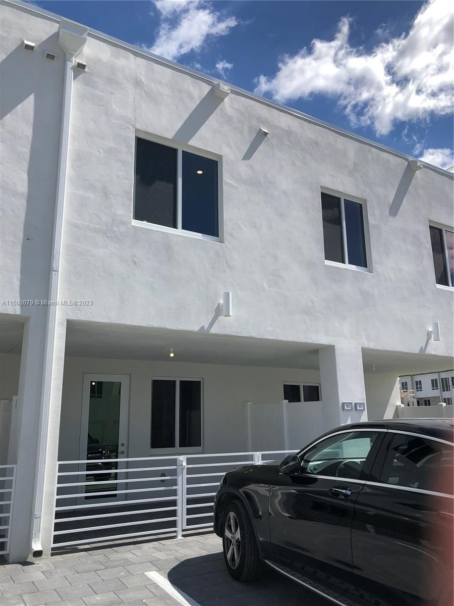Real estate property located at 10290 64th Ter #102, Miami-Dade County, LANDMARK AT DORAL CONDO N, Doral, FL
