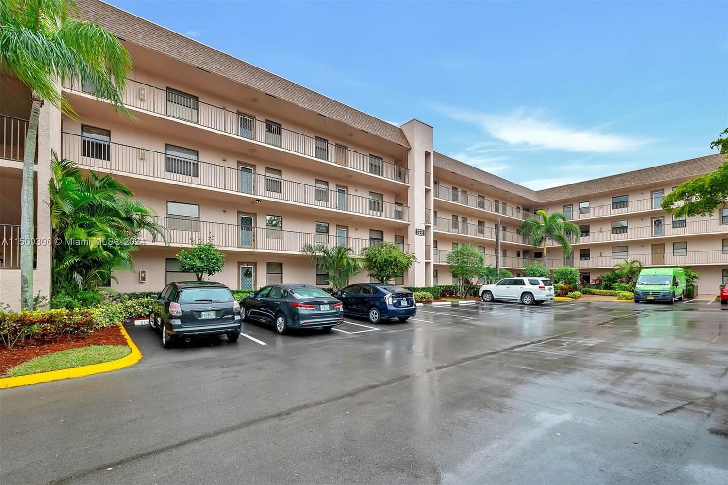 Real estate property located at 2711 104th Ave #306, Broward County, SUNRISE LAKES 215 CONDO, Sunrise, FL