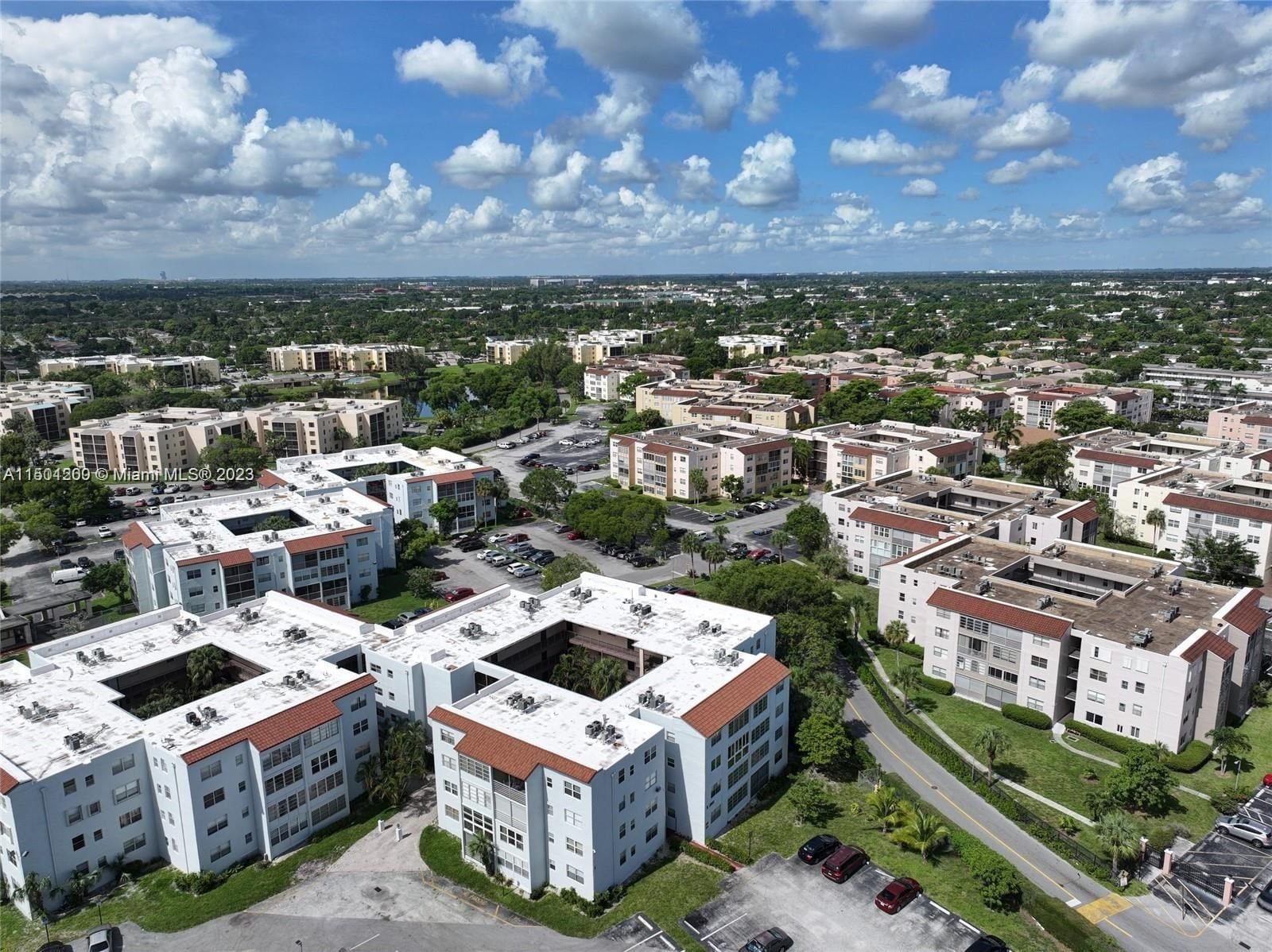 Real estate property located at 2860 Somerset Dr #101K, Broward County, SOMERSET AT LAUDERDALE LA, Lauderdale Lakes, FL