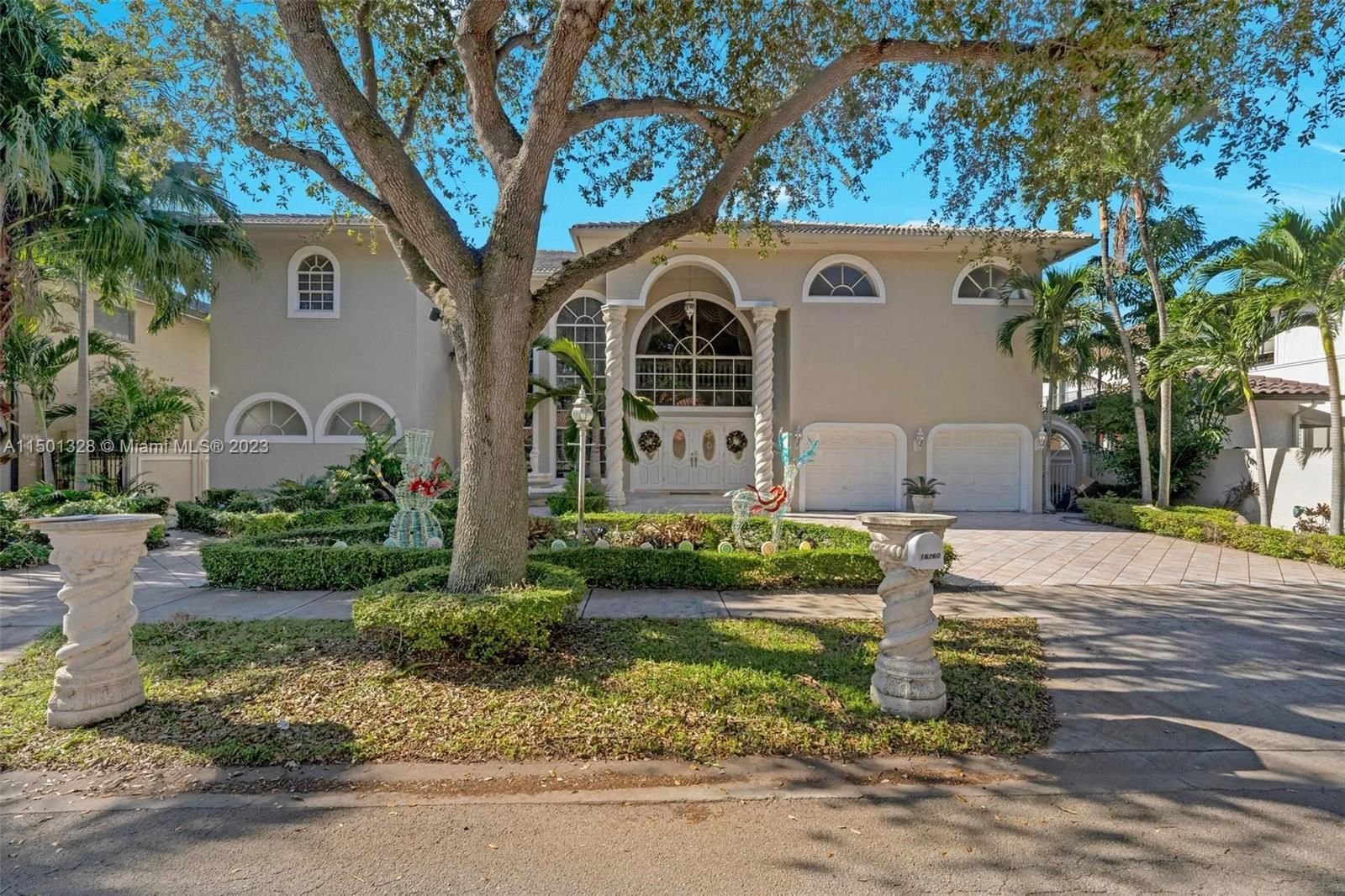 Real estate property located at 16760 84th Ct, Miami-Dade County, EIGHTH ADDN TO ROYAL OAKS, Miami Lakes, FL