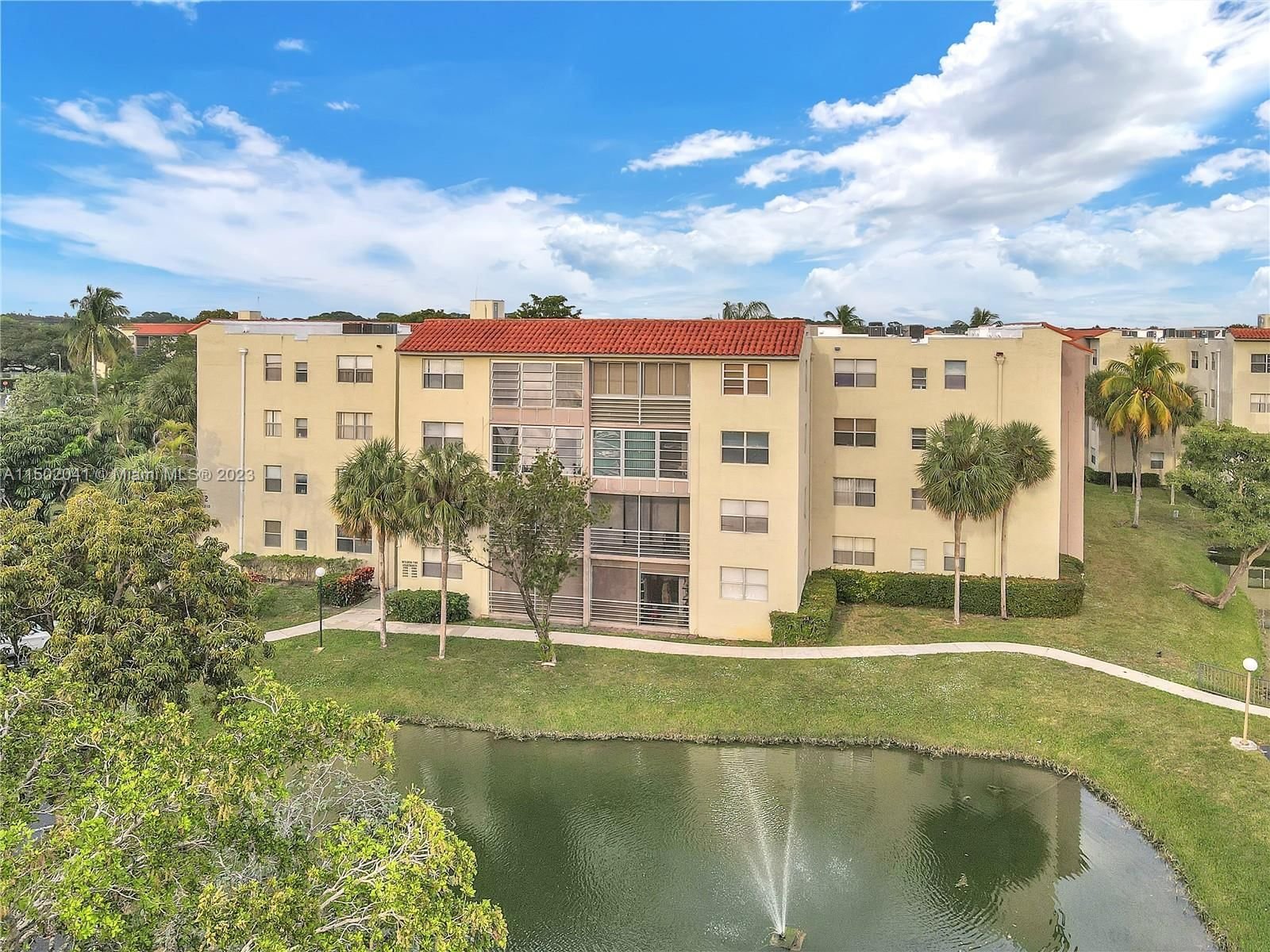 Real estate property located at 1810 Lauderdale Ave #2402, Broward County, COURTYARDS OF BROWARD CON, North Lauderdale, FL