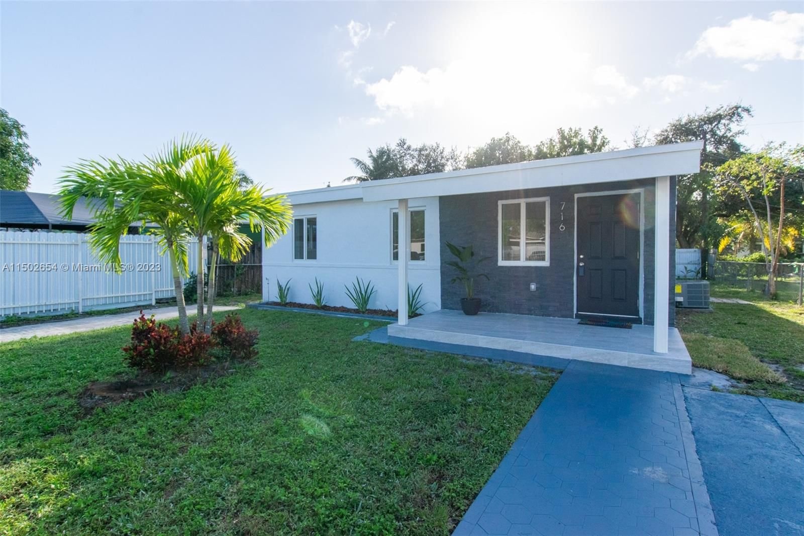Real estate property located at 716 Burlington St, Miami-Dade County, OPA LOCKA PL NO 3, Opa-Locka, FL